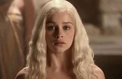 Emilia Clarke revela que la obligaron a grabar escenas de desnudos en 'Game of Thrones'