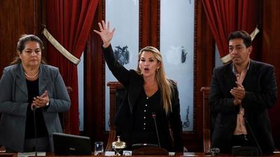 Presidenta interina de Bolivia anunció que llamará este miércoles a elecciones por decreto si no hay acuerdo legislativo