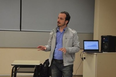 Conversatorio sobre economía creativa con experto brasileño