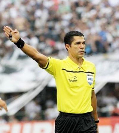 Árbitros para la 19