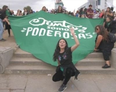 Latinoamérica, hastiada de feminicidios, protesta al unísono