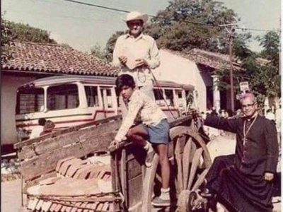 Devotos le piden casa a MONSEÑOR AQUINO