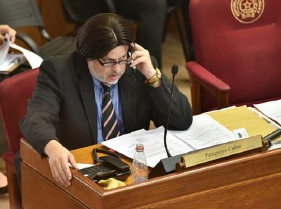 Paraguayo Cubas deja de ser Senador Nacional