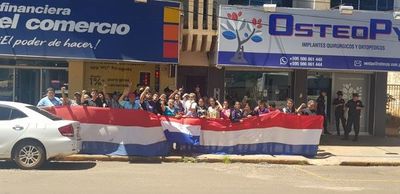 Vecinos de Jesús protestan frente a la sede de la Justicia Electoral