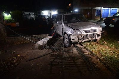 Pelea entre vecinos deja a uno de ellos internado y muchos daños materiales