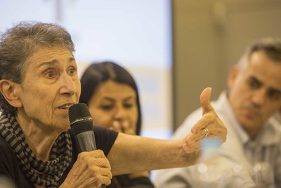 Presentan libro que analiza la economía desde una perspectiva feminista
