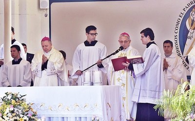 Una sociedad menos violenta y corrupta pidió monseñor Giménez en segundo día del novenario de Caacupé