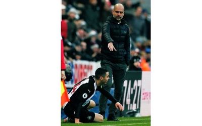 La foto entre Almirón y Guardiola que se volvió viral