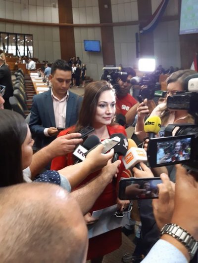 Rocío Abed asume banca de Ulises Quintana