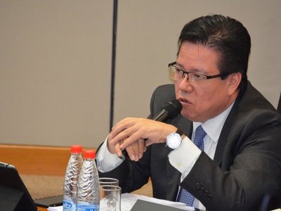 Fiscalía presenta acusación contra ex contralor y solicita juicio oral