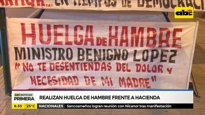 Hacen huelga de hambre frente al Ministerio de Hacienda