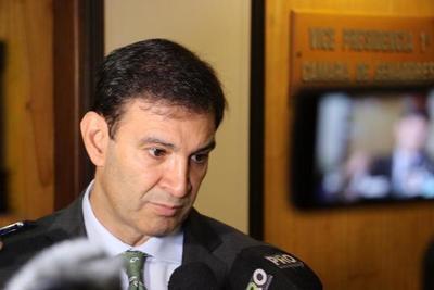Diputados buscan congraciarse con la gente, según Beto Ovelar