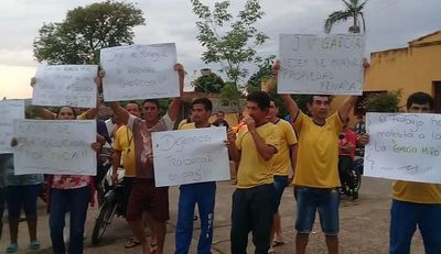 Empleados protestan ante inminente cierre de curtiembre por denuncia