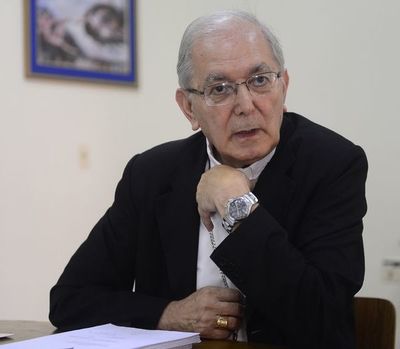 Edmundo Valenzuela seguirá dos años más como arzobispo