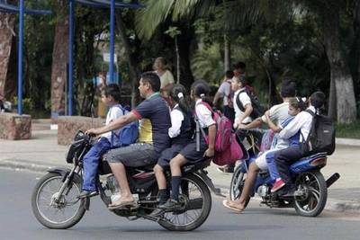 Proyecto de ley pretende prohibir vender combustibles a motociclistas sin cascos