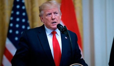 Los demócratas presentan cargos contra Trump por traición a EE.UU.