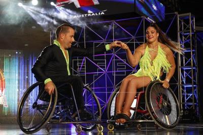 Bailarines en silla de ruedas inspiran en Mundial de Baile Latino en Colombia