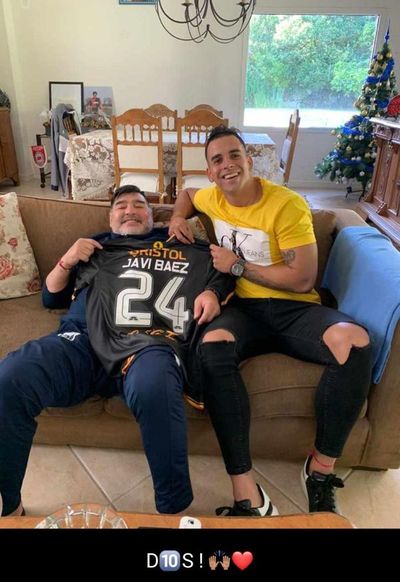 Maradona con la camiseta del Legendario