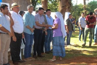 Gobierno entregó títulos de propiedad a trescientos ochenta beneficiarios de la Reforma Agraria