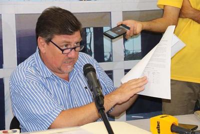 Llano dice que no puede convocar a Cartes y Nicanor si alguien no lo pide