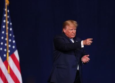 Donald Trump amenaza con atacar 52 sitios en Irán