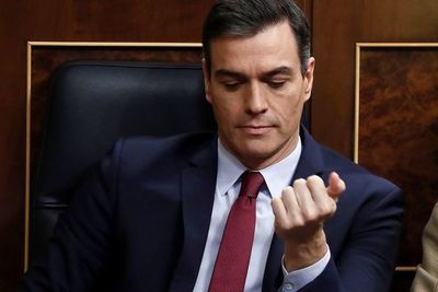 Pedro Sánchez, a un paso de la presidencia gracias a una votación muy ajustada