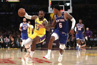 Lakers se acercan a Bucks