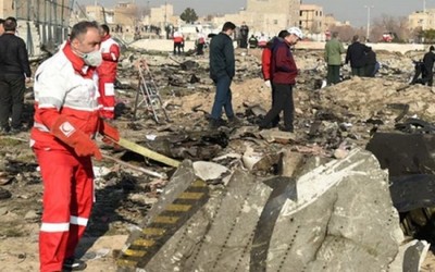 Irán rechaza que un misil derribara el avión e invita a expertos extranjeros