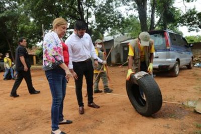 Municipalidad de Asunción realiza limpieza en campaña contra el dengue