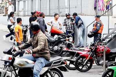 Paramilitares pro Maduro atacan a líderes opositores