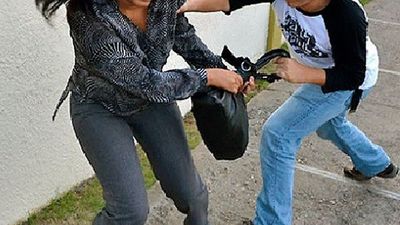 Regresaba de su trabajo y le robaron la cartera