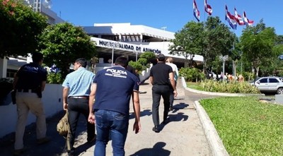 Karina Benítez quedó fuera de la Dirección de Transparencia de la Municipalidad de Asunción y dijo temer por su vida, por lo que pedirá protección