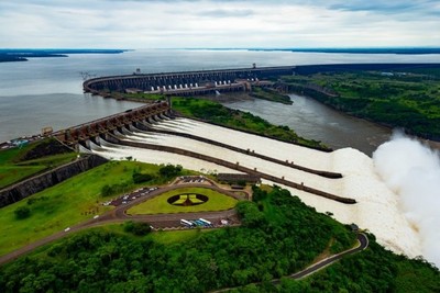 Negociación de Itaipú: "Sigue la idea arcaica del monopolio estatal de la Ande", sostiene ingeniero.