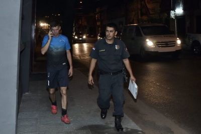 Militar detenido tras presuntamente disparar porque vecino apagó la luz de la plaza