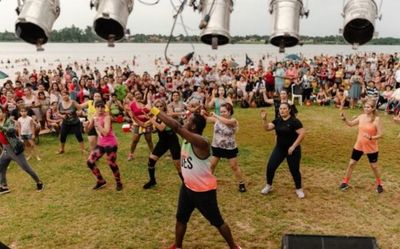 Danza y música en la playa de Hernandarias