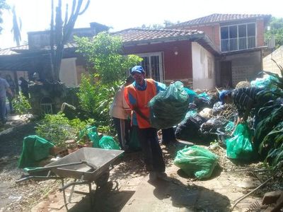 En Ñemby eliminan criaderos de mosquitos e imputan a responsables