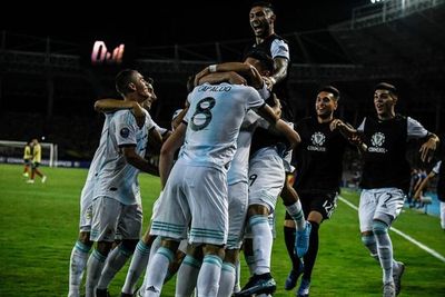 Argentina y Chile lideran el grupo A