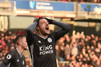 Vardy falla un penal en caída del Leicester