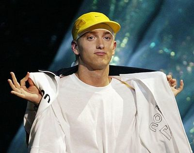 Eminem insta a controlar el uso de armas de fuego en EE.UU. en su último álbum