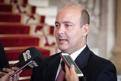 Peralta Vierci no respeta acuerdo apoyado por el Congreso y el Ejecutivo, denuncian trabajadores de radios del Estado