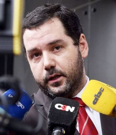 Exviceministro Volpe róga oallana hikuái ohekávo “bolígrafo de Minotauro”