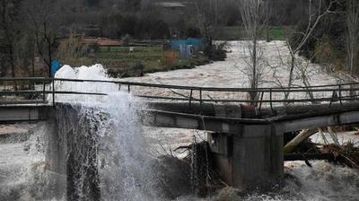 España: Un temporal con olas de 10 metros dejó al menos 11 muertos y destrozos en las costas