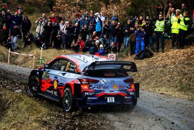 Neuville empieza líder en el Rally de Montecarlo