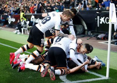 Valencia recupera su mejor versión y tumba al Barcelona