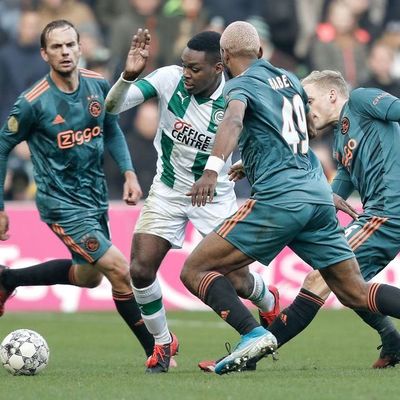 Ajax cae y pone en peligro el liderato
