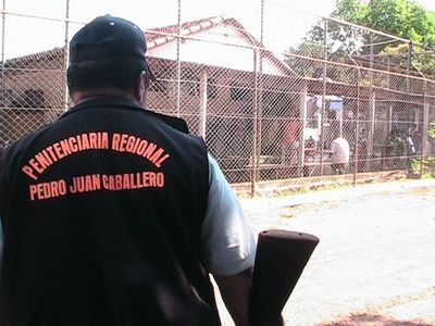 Bajos salarios de guardias y poderío de mafia tornan ineficaz sistema carcelario, dice experto