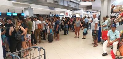 Quejas por lenta atención en zona de embarque del aeropuerto