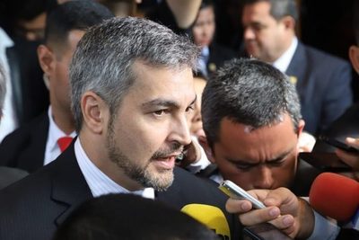 Abdo verificará vehículos utilitarios para la ANDE y asistirá a firma de transferencia de tierras de la ex Finap al INDERT