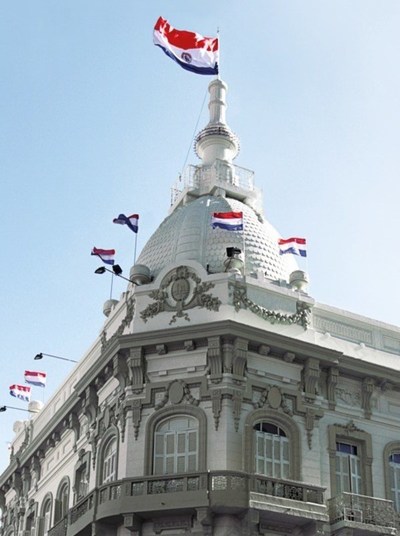 Doble aguinaldo, presentismo (extra por ir al trabajo) plus por “vacacionar”: Hacienda analiza hoy como abortarlos