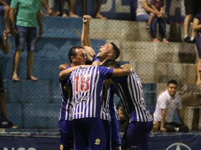 Ascenso en suspenso